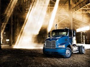 Mack Vision 4x2 2000 года